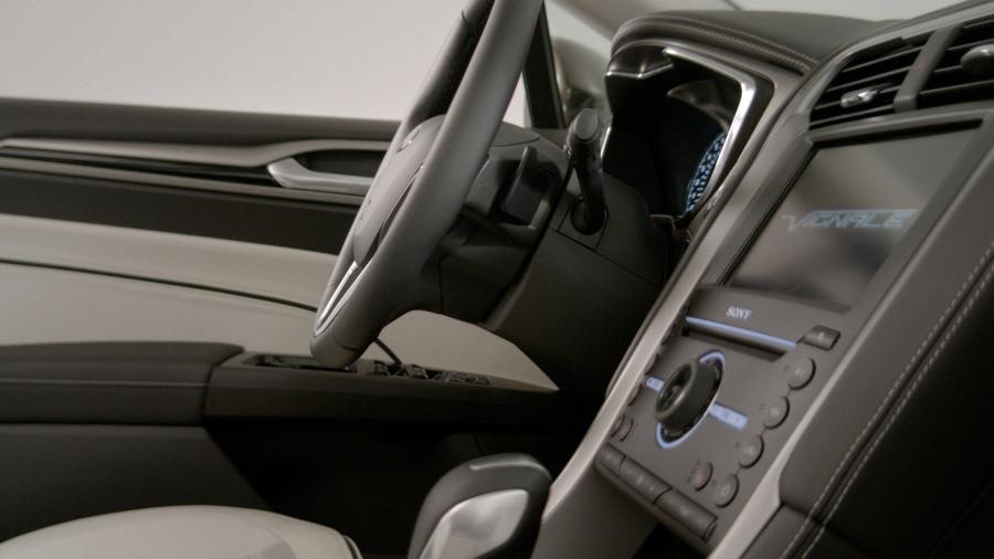  Ford Vignale Mondeo Turnier 2015 года  (фото 10 из 18)